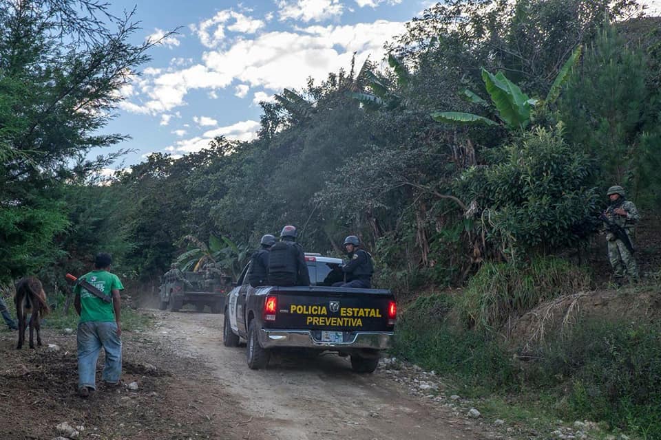 Foto Elementos de la Policía Estatal Preventiva y Ejército en Los Altos de Chiapas. Foto Frayba