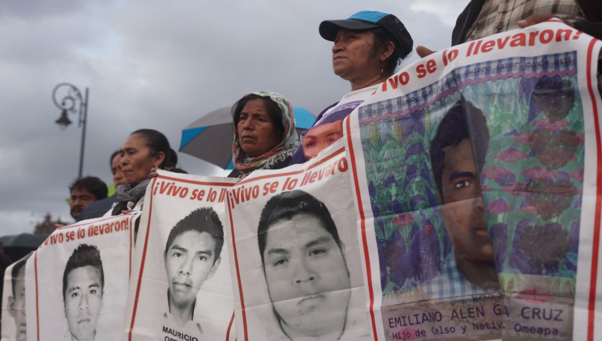 Madres y Padres de los 43 normalistas piden que AMLO sea enlace con ...