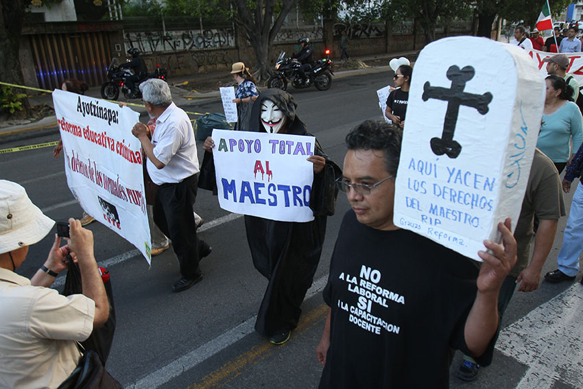 El Frente Magisterial en Jalisco marcha