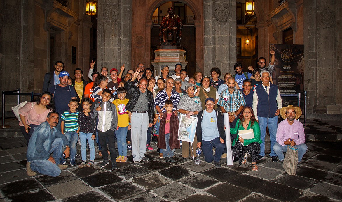 photo5663379224542685103