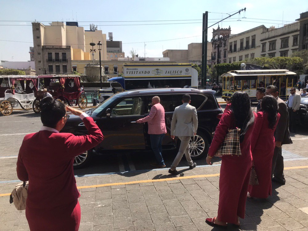 photo5665850329681471408