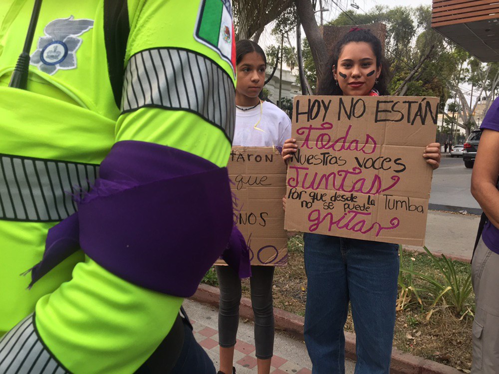 photo5706128545868261308