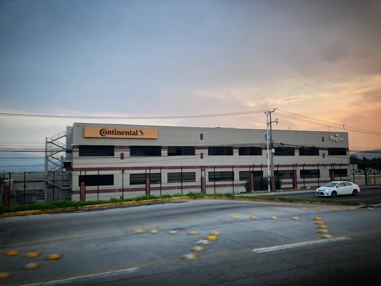 photo5184164537639741826