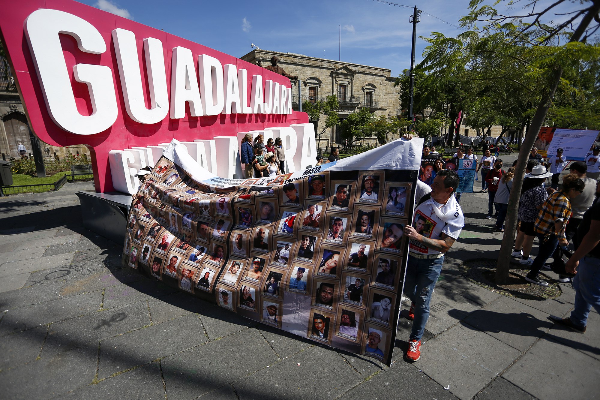 Colectivo Luz De Esperanza exige a diputados dar autonomía a la Fiscalía  Especializada para personas desaparecidas | Zona Docs