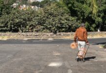 Huevo, frijoles, leche, tortillas y veladoras: población en Tonalá pausa encierro para buscar alimentos