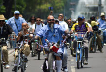 Rodada lowrider biker reivindica la cultura chicana